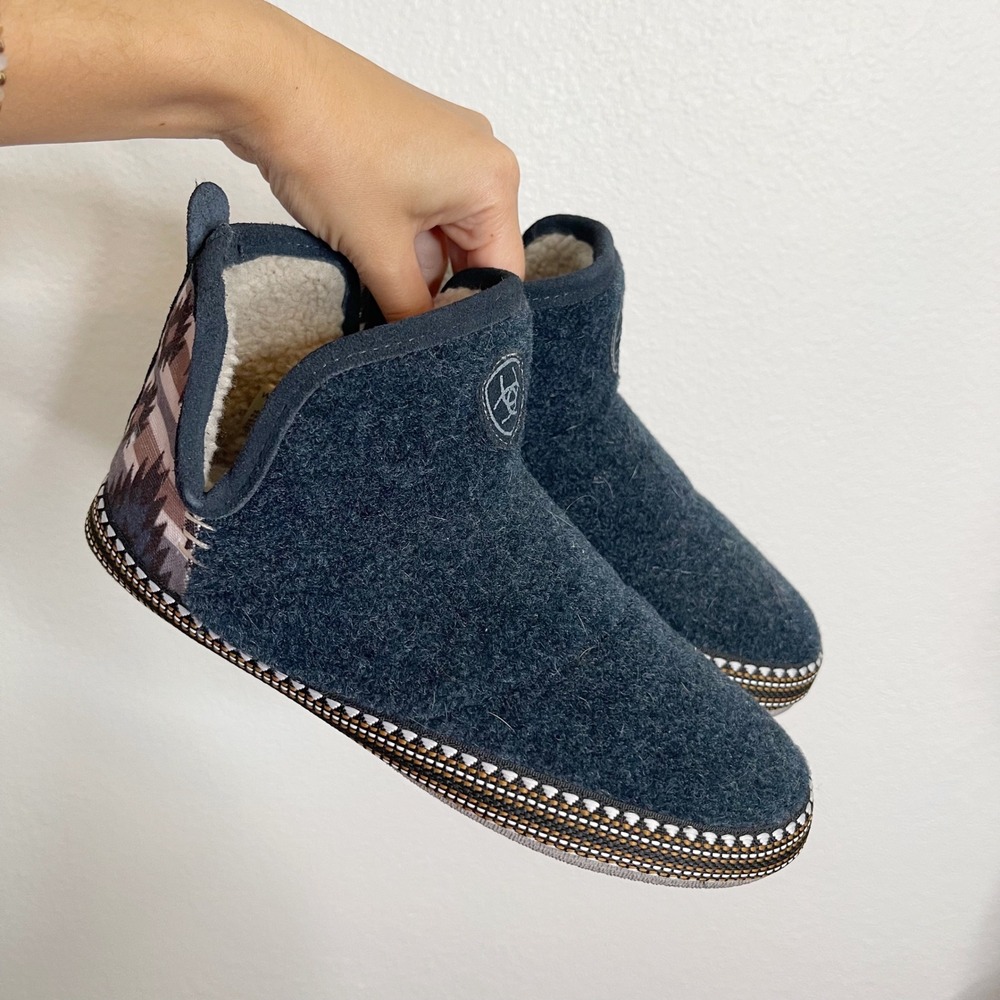 Ariat Cruiser Slippers Womens Small 6.5-7 Navy Blue Southwestern Booties